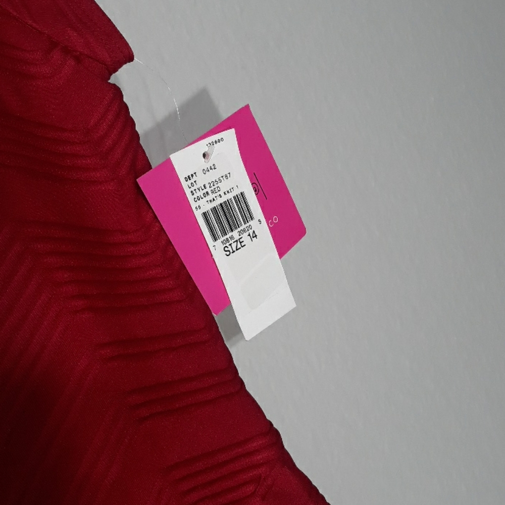 i . n . girl red dress . necklace included . - Picture 3 of 6